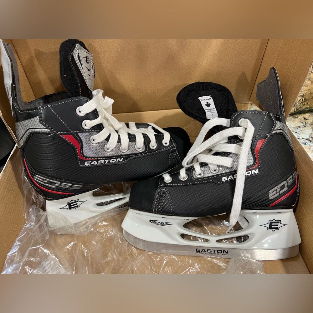 Easton Youth Ice Skates / Hockey Skates, size 4 skates (shoe size 5.5)